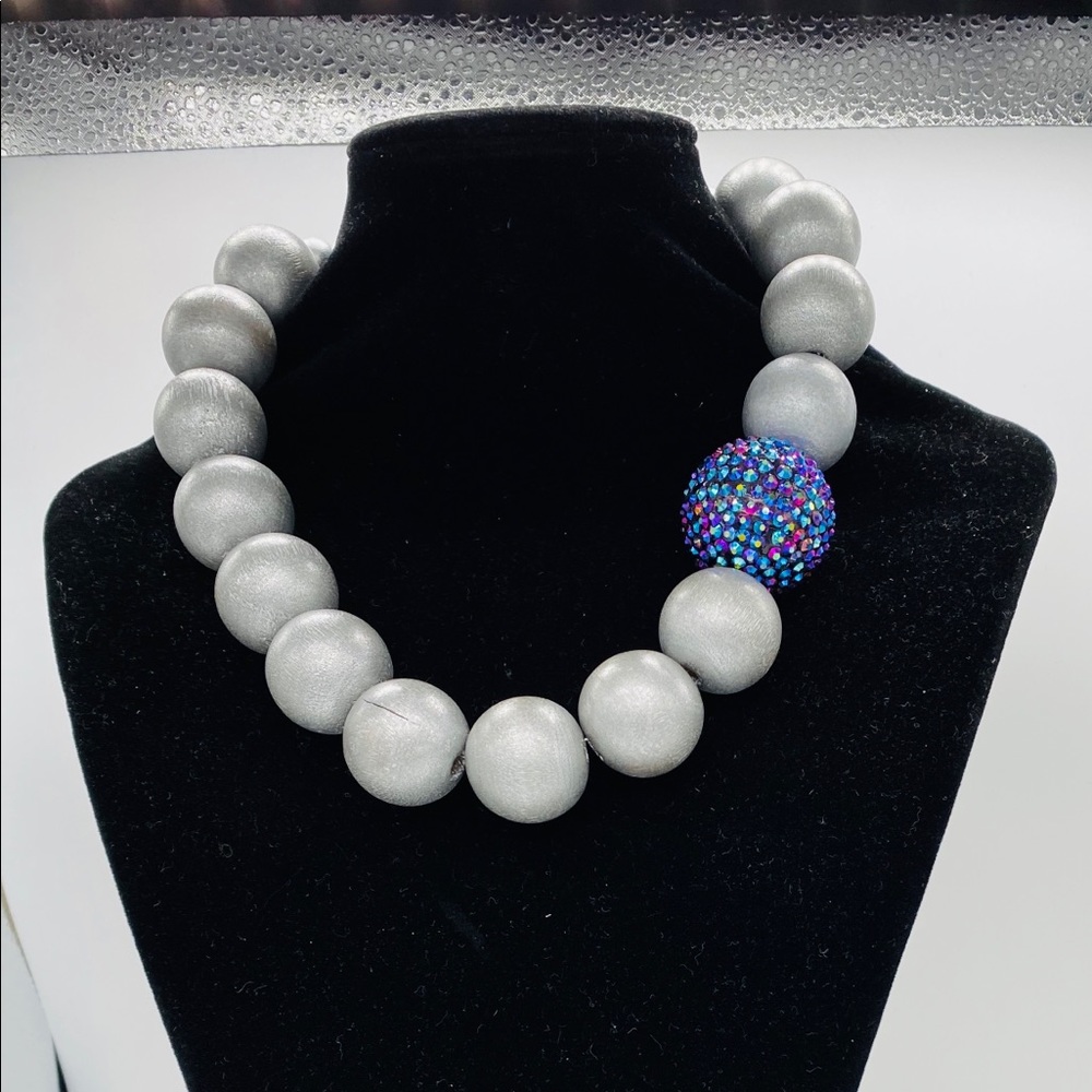 Statement necklace